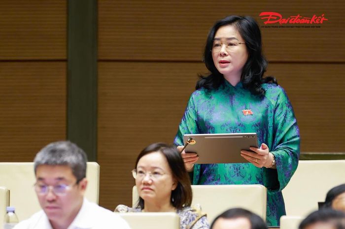 Đại biểu Quốc hội Lê Thị Hoài Chung đoàn Nghệ An phát biểu. Ảnh: Quang Vinh