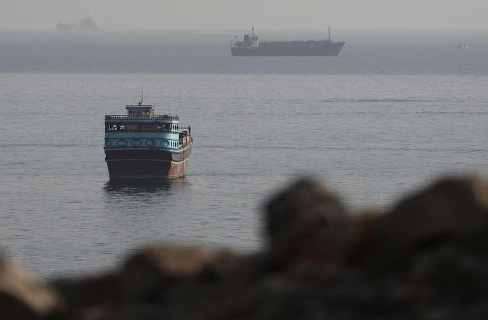 Các tàu thuyền trên eo biển Hormuz, nhìn từ Musandam, Oman. Nguồn: Reuters.