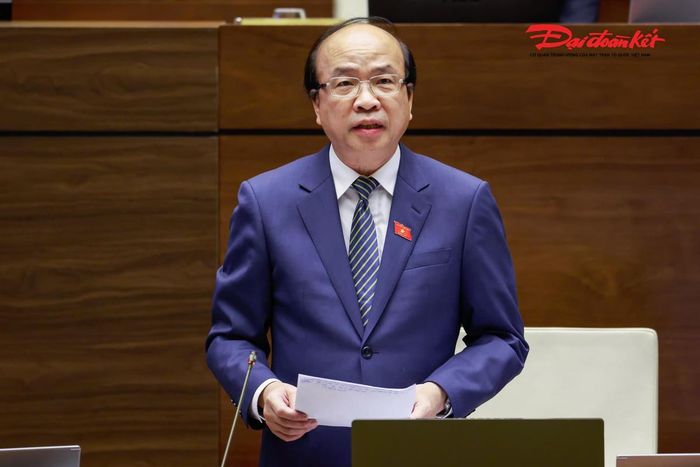 Chủ nhiệm Ủy ban Pháp luật và Tư pháp Phan Chí Hiếu phát biểu. Ảnh: Quang Vinh