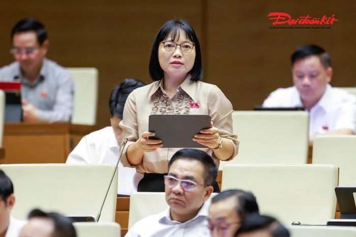 Đại biểu Quốc hội Nguyễn Thị Việt Nga (Đoàn Hải Phòng) phát biểu. Ảnh: Quang Vinh