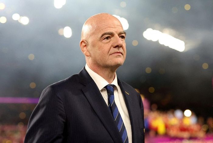  Gianni Infantino đối mặt sức ép lớn sau những tranh cãi liên quan cách FIFA đưa ra các quyết định quan trọng trong thời gian gần đây. 
