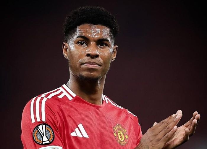  Rashford mang đến thêm giải pháp cho hàng công MU. 