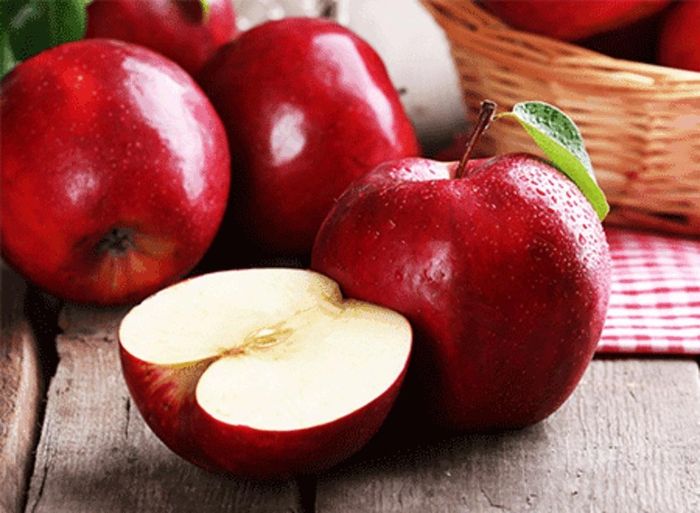  Táo rất giàu chất dinh dưỡng tốt cho sức khỏe thận, có thể trở thành món ăn nhẹ lành mạnh. Ảnh: Shutterstock. 