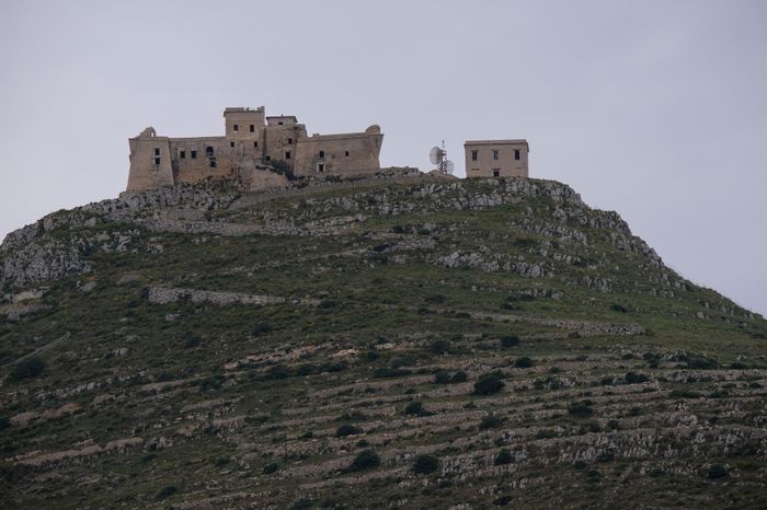  Pháo đài Castello di Santa Caterina nằm trên một ngọn đồi nhìn xuống đảo Favignana. Đây là một trong những địa điểm quay phim, được sử dụng làm cung điện của Odysseus trong "The Odyssey". Ảnh: Reuters. 