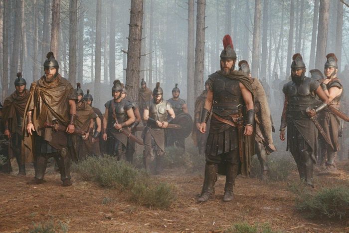  Matt Damon (phía trước, bên phải) trong bộ phim "The Odyssey" của đạo diễn Christopher Nolan. Ảnh: Universal Pictures.