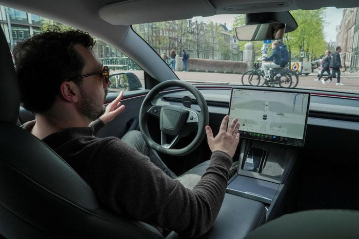  Tesla coi việc được cấp phép FSD tại châu Âu là yếu tố quan trọng để phục hồi doanh số trước áp lực cạnh tranh từ các hãng xe điện Trung Quốc. Cuộc bỏ phiếu phê duyệt tính năng này trong nội bộ EU sẽ diễn ra vào tháng 10/2026. 