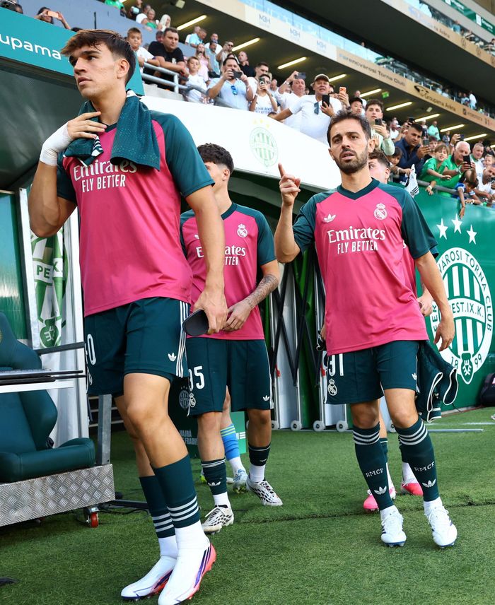  Mourinho đang tìm cách biến sự đa năng của Bernardo Silva thành lời giải cho khoảng trống tổ chức ở Bernabeu. 