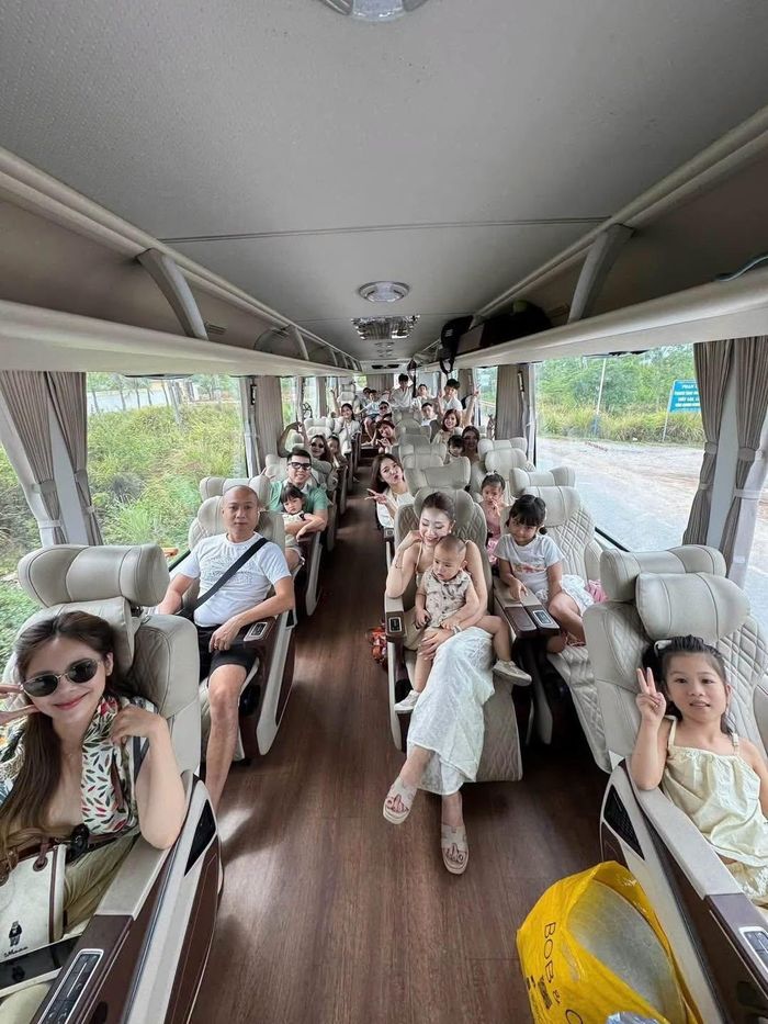  Chiếc xe 29 chỗ là lựa chọn hợp lý nhất cho đoàn đông thành viên. 