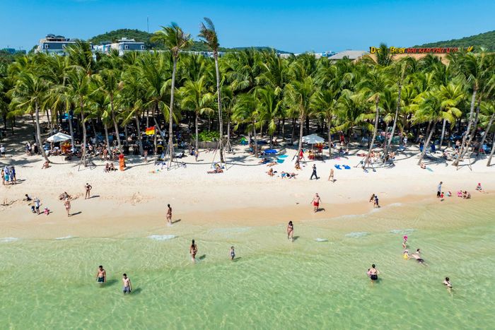 Phú Quốc, Đà Nẵng và Nha Trang nằm trong nhóm điểm đến nội địa phổ biến của máy bay riêng. Ảnh: Linh Huỳnh, Xuân Hoát.