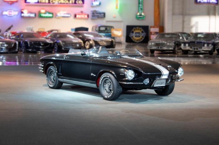  Vụ kiện tụng giữa Nader và GM xoay quanh chiếc Chevrolet Corvair. Ảnh: GM. 
