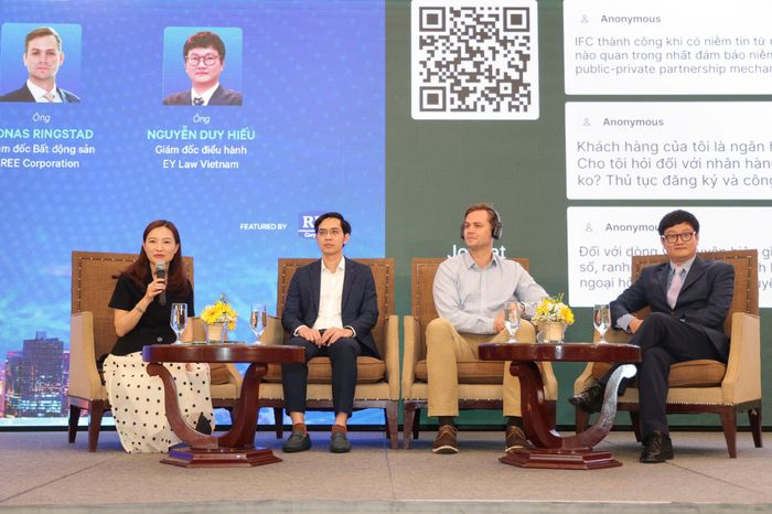  Các chuyên gia chia sẻ tại Hội nghị xúc tiến đầu tư vào VIFC-HCMC. Ảnh: BTC. 