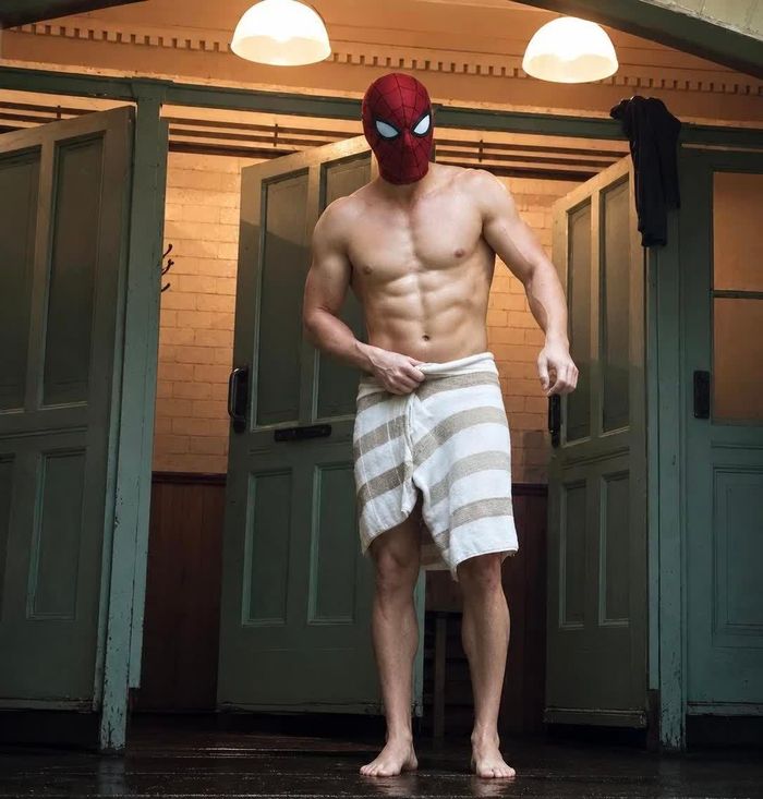 Thân hình lực lưỡng của Tom Holland trong phim mới. Ảnh: Sony.