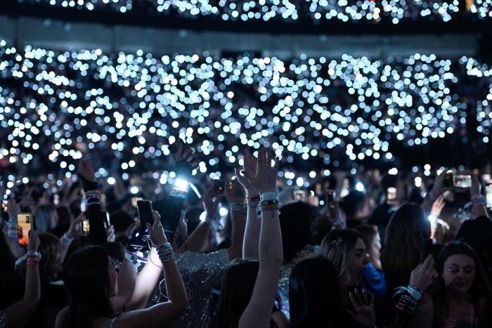 Taylor Swift là một biểu tượng trong văn hóa đại chúng, có cộng đồng người hâm mộ đông đảo. Ảnh: Jennifer Gauthier/Reuters.