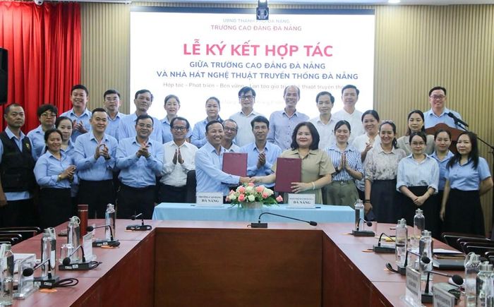 Lễ ký kết hợp tác giữa trường Cao đẳng Đà Nẵng và Nhà hát Nghệ thuật truyền thống Đà Nẵng