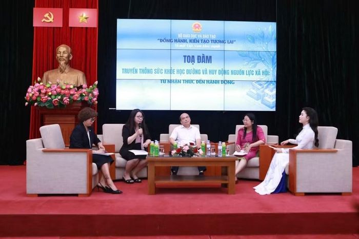 Các đại biểu tham gia Toạ đàm