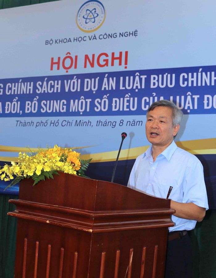 Ông Trần Quý Giầu - Trưởng ban Đo lường, Ủy ban Tiêu chuẩn Đo lường Chất lượng Quốc gia, Bộ Khoa học và Công nghệ, trình bày tại Hội nghị