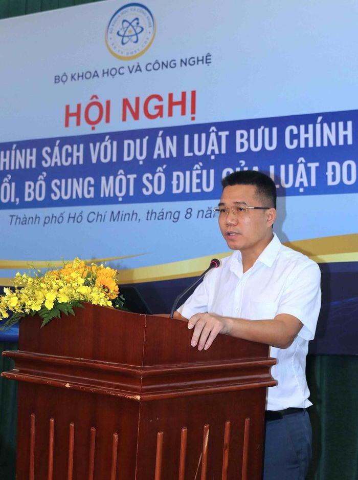 Ông Lê Văn Chung - Chuyên viên chính Vụ Bưu chính, Bộ Khoa học và Công nghệ, thông tin về dự án Luật Bưu chính (sửa đổi)