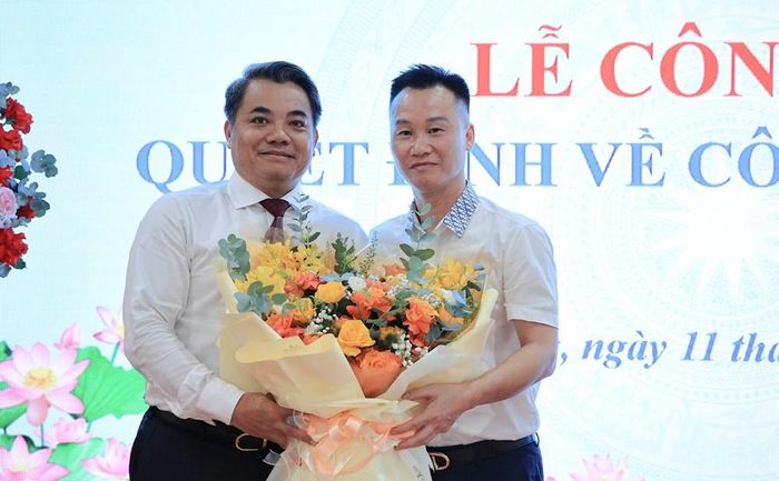 Ông Lê Thanh Hà làm Giám đốc Trung tâm Huấn luyện VĐV trẻ quốc gia thay ông Phạm Hoàng Tùng (trái) trước đó đã được điều động, bổ nhiệm giữ chức Giám đốc Trung tâm Đào tạo VĐV cấp cao quốc gia
