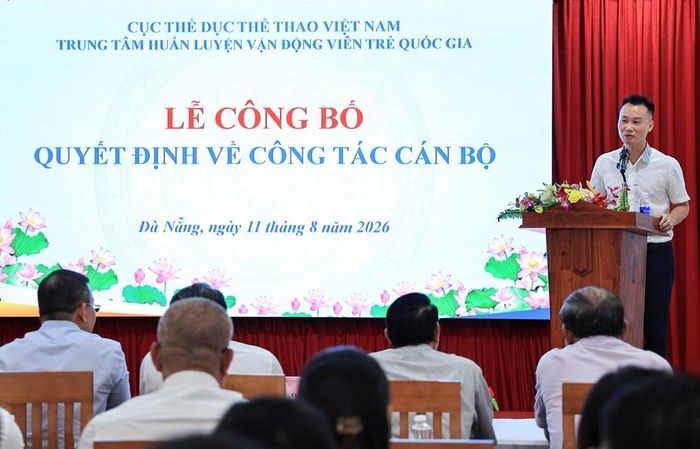 Tân Giám đốc Trung tâm Huấn luyện VĐV trẻ quốc gia Lê Thanh Hà phát biểu tại buổi lễ