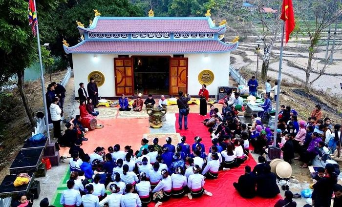 Lễ hội Nàng Han là sinh hoạt văn hóa, tín ngưỡng độc đáo của cộng đồng người Thái trắng ở Mường Chiên