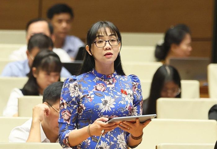 Đại biểu Quốc hội tỉnh Lâm Đồng Trịnh Thị Tú Anh phát biểu. Ảnh: Doãn Tấn - TTXVN