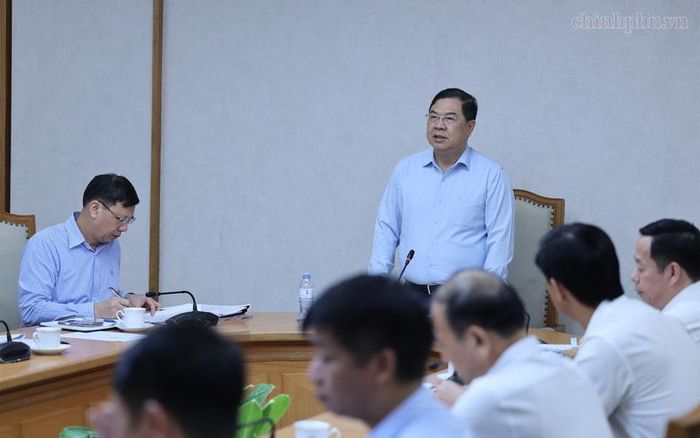 Phó Thủ tướng Thường trực yêu cầu nghiên cứu phương án đầu tư phù hợp và có thể phân kỳ theo từng giai đoạn - Ảnh: chinhphu.vn/Phương Nguyên