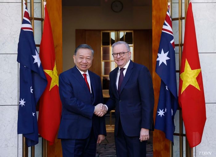 Tổng Bí thư, Chủ tịch nước Tô Lâm gặp hẹp Thủ tướng Australia Anthony Albanese. (Ảnh: TTXVN)