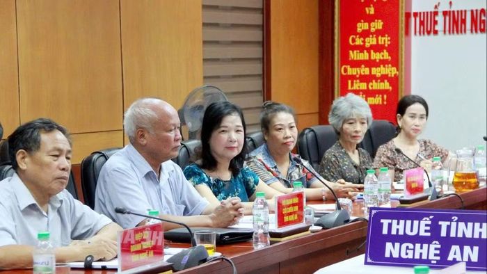 Công tác tuyên truyền hỗ trợ người nộp thuế giúp quản lý nguồn thu ngày càng gắn chặt với yêu cầu nắm chắc tình hình hoạt động của người nộp thuế. (Ảnh: Ngọc Vũ)