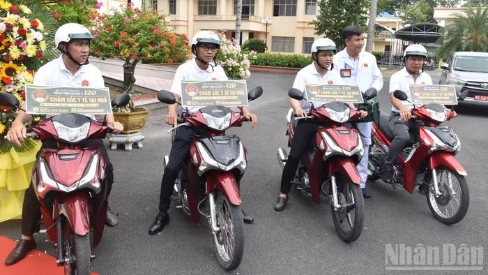 Lực lượng lấy mẫu xét nghiệm tại nhà của Bệnh viện Quân y 120.