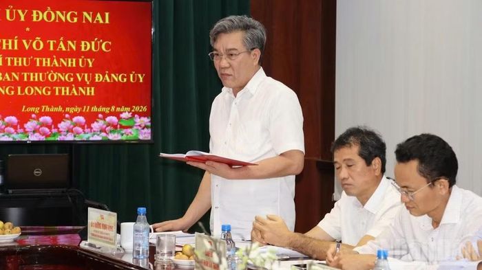 Đồng chí Dương Minh Dũng, Trưởng Ban Tuyên giáo và Dân vận Thành ủy Đồng Nai phát biểu ý kiến tại buổi làm việc.