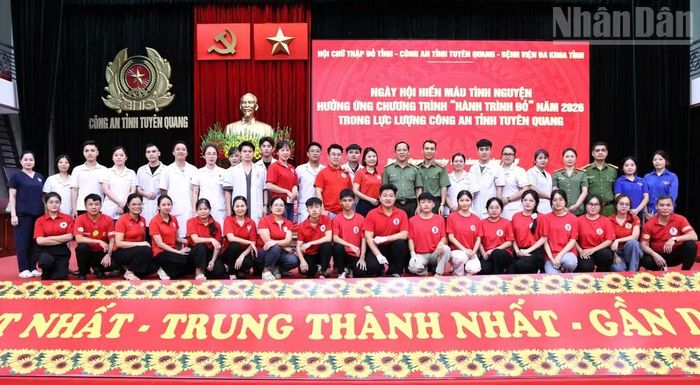 Ngày hội thu hút đông đảo cán bộ, chiến sĩ đăng ký tham gia.