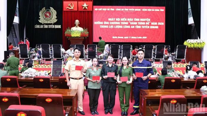 Ngày hội hiến máu tình nguyện là minh chứng sinh động hưởng ứng mạnh mẽ phong trào thi đua “Ba nhất” của lực lượng Công an.