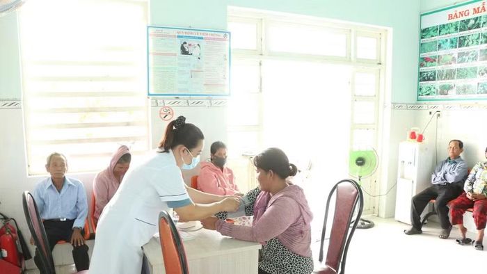 Các hoạt động chăm sóc sức khỏe cho đồng bào dân tộc Raglai tại Trạm Y tế xã Thuận Bắc luôn duy trì ổn định.