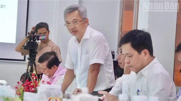 Bác sĩ Nguyễn Đăng Khoa, Giám đốc Bệnh viện Tâm thần Thành phố Hồ Chí Minh thông tin về hiện trạng cơ sở vật chất các cơ sở thuộc đơn vị quản lý. (Ảnh: KHANG ANH)