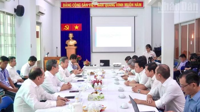Quang cảnh buổi làm việc tại Trung tâm Kiểm soát bệnh tật Thành phố Hồ Chí Minh. (Ảnh: KHANG ANH)