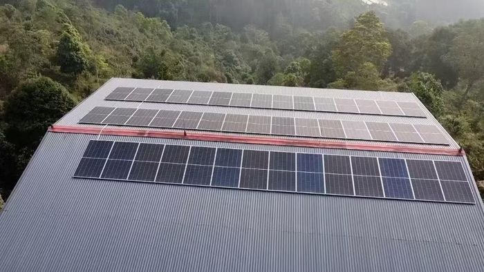Hệ thống điện mặt trời tại hợp tác xã Suối Giàng góp phần giảm chi phí tiền điện và nâng cao hiệu quả sử dụng năng lượng. (Ảnh: Công ty Điện lực Lào Cai)