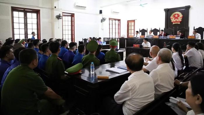 Phần kiểm tra nhân thân, lý lịch trích ngang của bị can, bị cáo và những người có quyền lợi liên quan. (Ảnh: TTH)