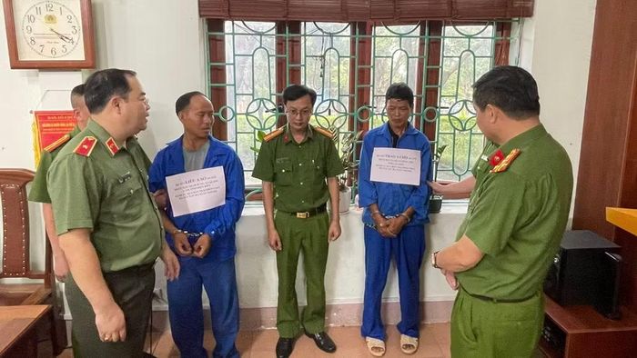 Các đối tượng tại cơ quan điều tra. (Ảnh: Trần Tuấn)