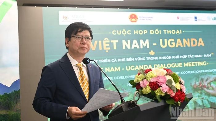 Ông Phạm Ngọc Mậu Phó Vụ trưởng Vụ Hợp tác quốc tế (Bộ Nông nghiệp và Môi trường) phát biểu tại buổi đối thoại..
