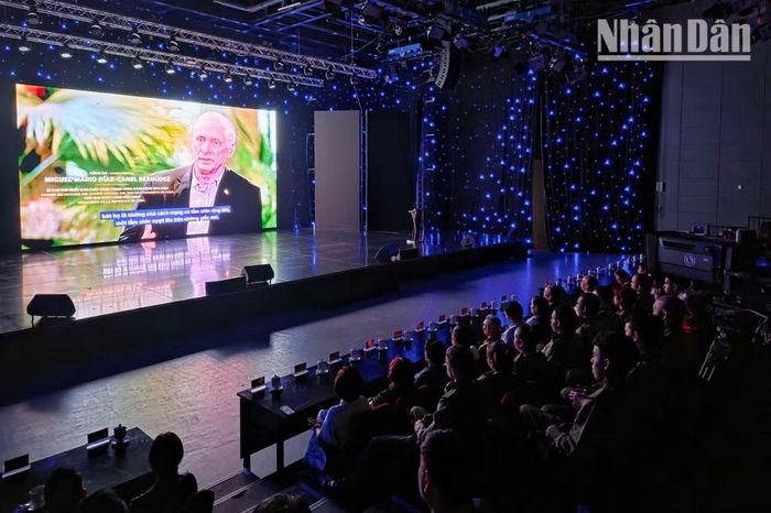 Tập phim thể hiện rõ tinh thần kiên cường của nhân dân Cuba trong những năm tháng khó khăn. (Ảnh: MINH DUY)