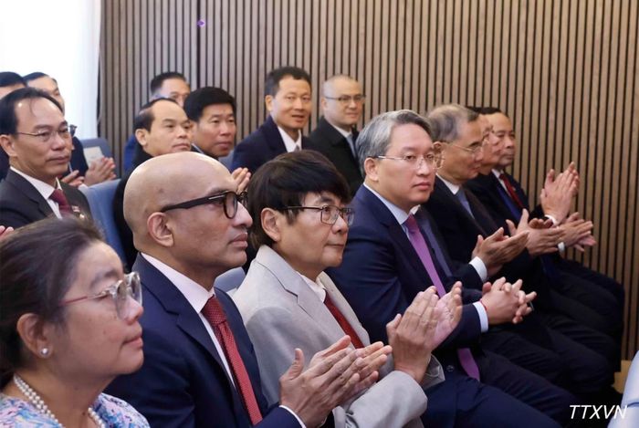 Các đại biểu tham dự lễ khánh thành trụ sở mới Đại sứ quán Việt Nam tại Australia. (Ảnh: TTXVN)