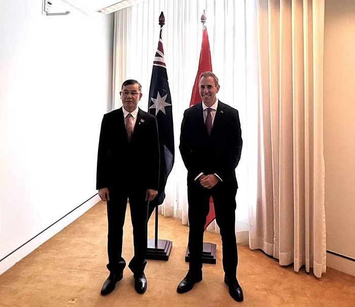 Bộ trưởng Tài chính Việt Nam Ngô Văn Tuấn và Bộ trưởng Ngân khố Australia Jim Chalmers tại buổi làm việc. (Ảnh: Bộ Tài chính cung cấp)