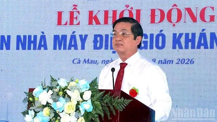 Phó Chủ tịch Ủy ban nhân dân tỉnh Cà Mau Huỳnh Chí Nguyện phát biểu tại Lễ khởi động Dự án điện gió Khánh Bình Tây. (Ảnh: HỮU TÙNG)