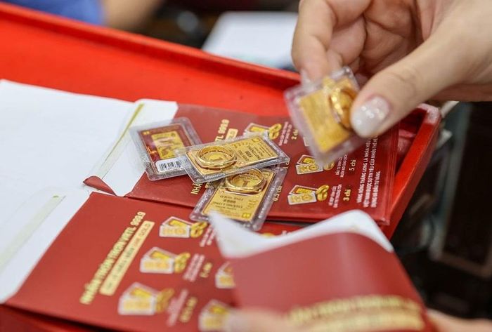  Giá vàng hôm nay (11-8): Vàng miếng SJC tăng nhẹ, vàng nhẫn DOJI giảm 1 triệu đồng/lượng. Ảnh minh họa: vietnamnet.vn  