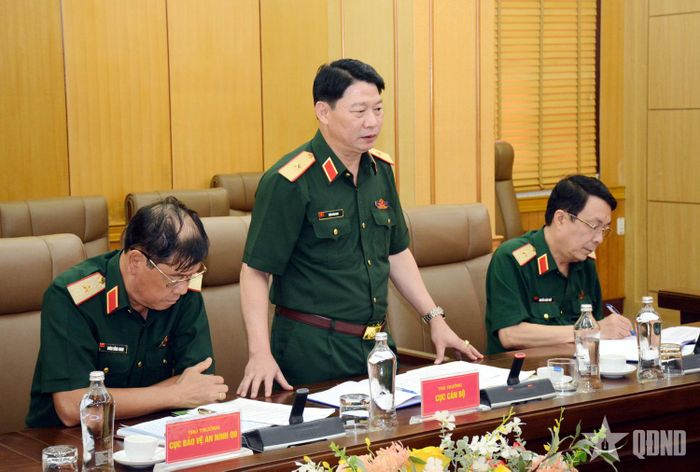 Thiếu tướng Trần Văn Nam, Phó cục trưởng Cục Cán bộ phát biểu tại hội nghị.