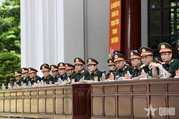 Lãnh đạo Bộ Quốc phòng, thủ trưởng Bộ Tổng Tham mưu, Tổng cục Chính trị chủ trì điều hành thi điều lệnh.