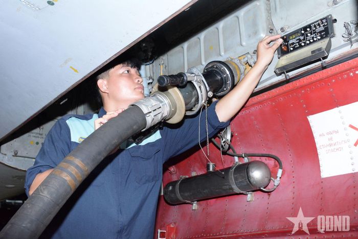  Từ sáng sớm, công tác chuẩn bị kỹ thuật phục vụ diễn tập được các lực lượng tích cực triển khai.