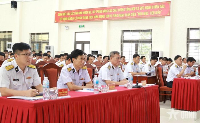 Các đại biểu tham dự hội nghị.