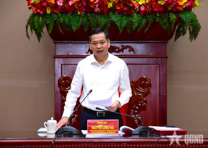 Đồng chí Nguyễn Long Hải chủ trì hội nghị.