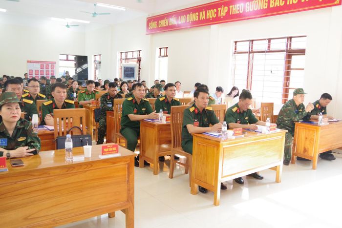 Các đại biểu dự khai mạc diễn tập. 
